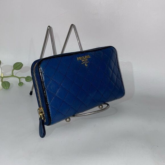 Authentic Prada Quilted Diamond Stitch Zippy Wallet - Picture 4 of 16